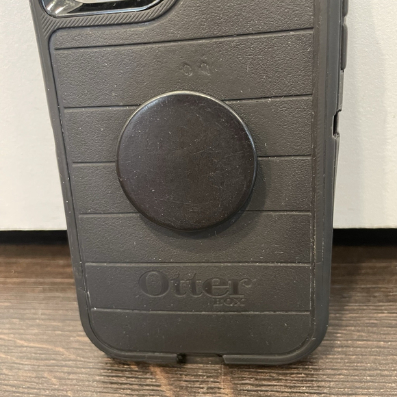 OTTERBOX Defender Pro Series Case for iPhone 12 - Black - Picture 4 of 5